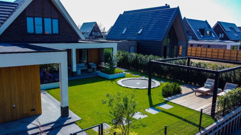 Jos Bouwhuis Tuinen | Strakke kindvriendelijke tuin